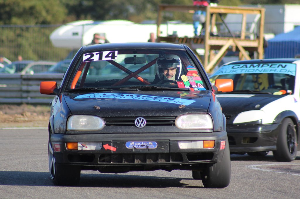 Allan Levin var til start for blot anden gang i år, og især i heat 2 gik det rigtig fint i den sorte VW Golf 3 VR6
(Foto: JJ Media)